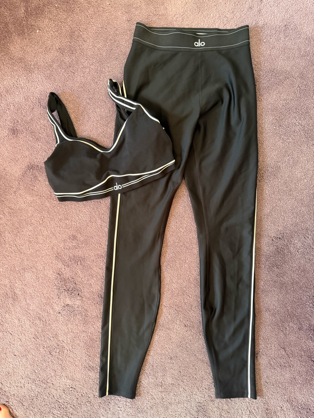 Alo Yoga Sports Bra & Legging Set - Picture 2 of 4